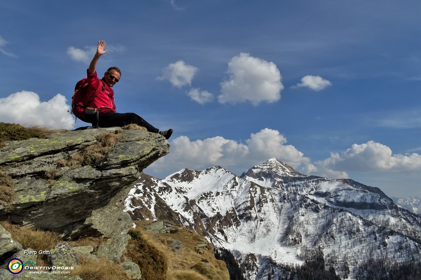 39 ...e posiamo sul roccione con vista sul Monte Cavallo.JPG